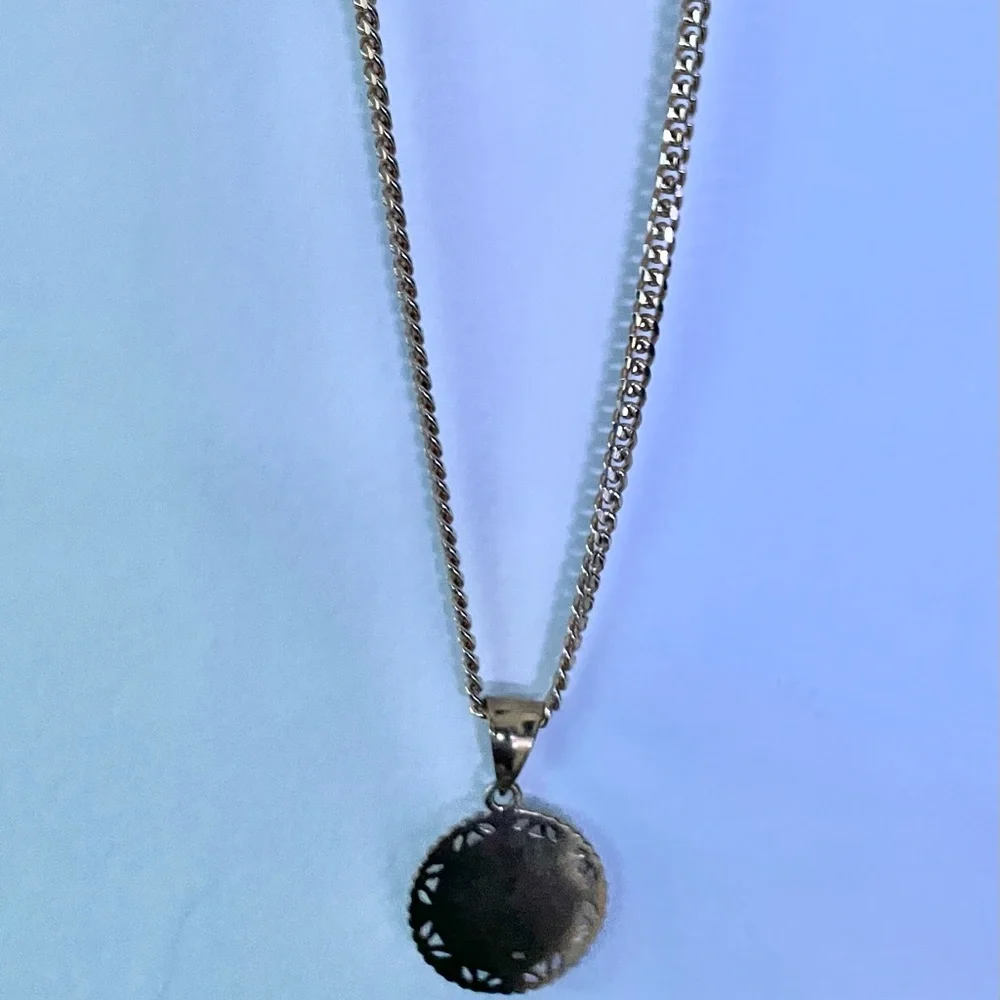 Gold Cuban Link Chain Necklace + Circular Pendant - Picture 2 of 4